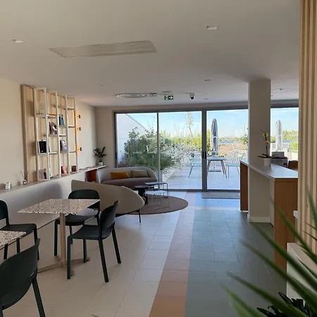 Apartahotel Sweetly Aeroparc 3*